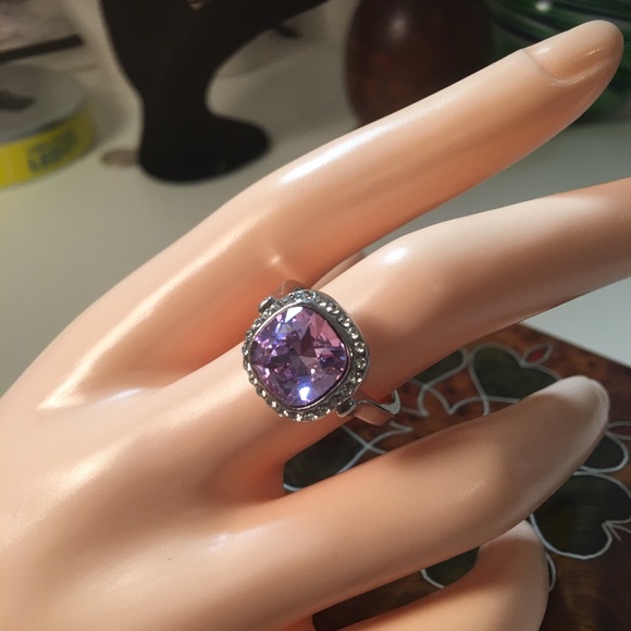 cushion cut Violet Ring - Picture 5 of 6